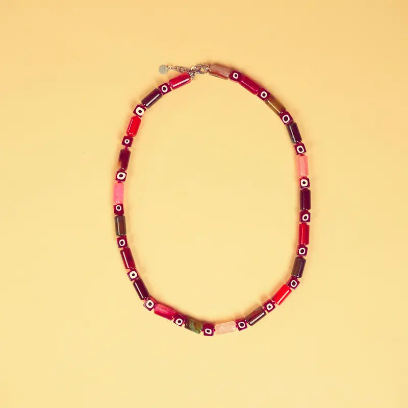 Collier Salam sur fond beige