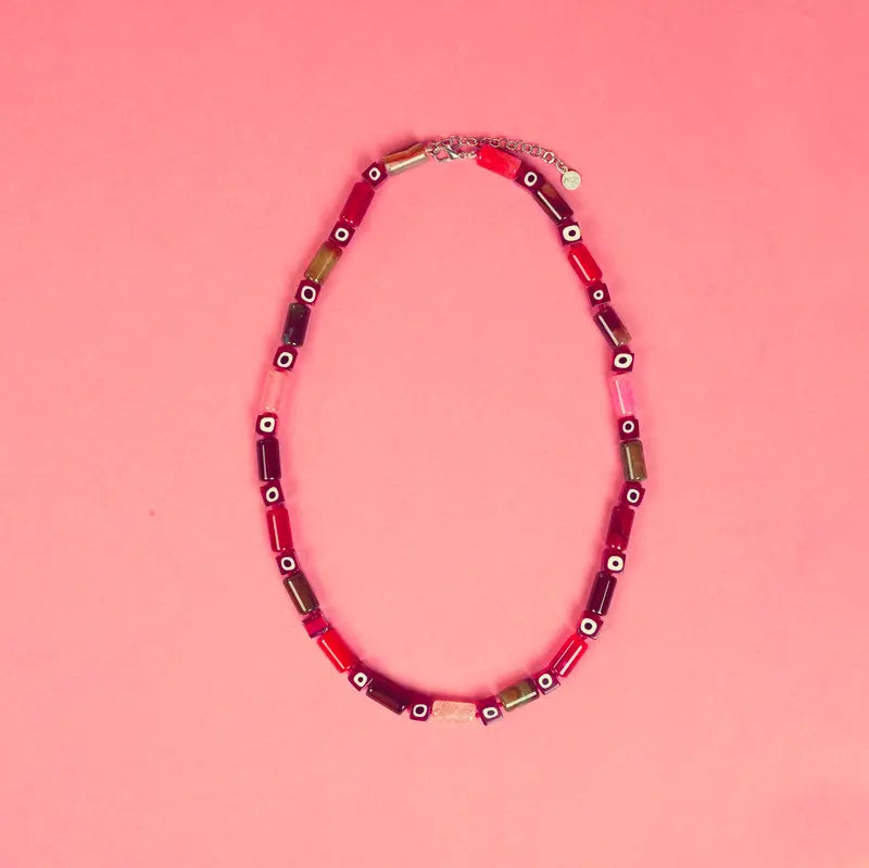 Collier Salam sur fond rose