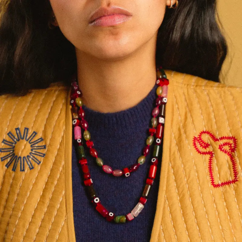 Collier Hob et collier Salam portés autour du cou