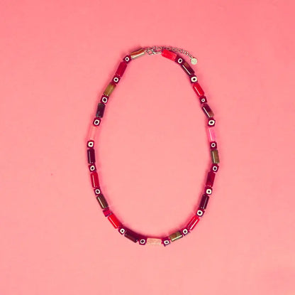 Collier Salam sur fond rose
