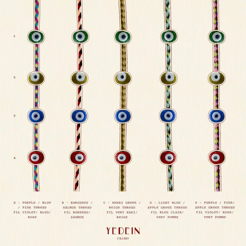Différentes variantes des bracelets œil sur fond crème